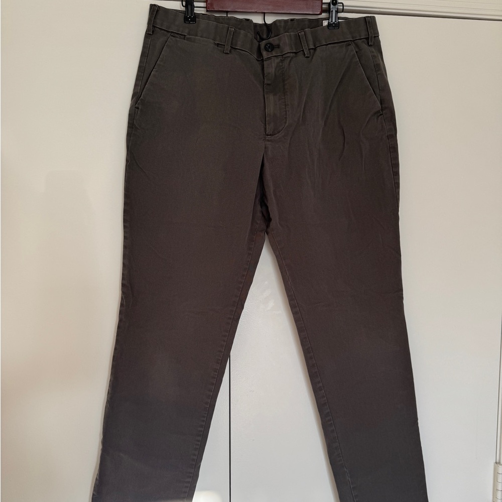 GAP Men's 36x34 Slim Fit Chinos Cotton Stretch Dark Charcoal Khaki Pants